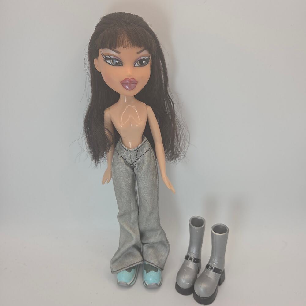 Vintage 2002 Bratz Flaunt It Jade Doll with Original Pants + Shoes
